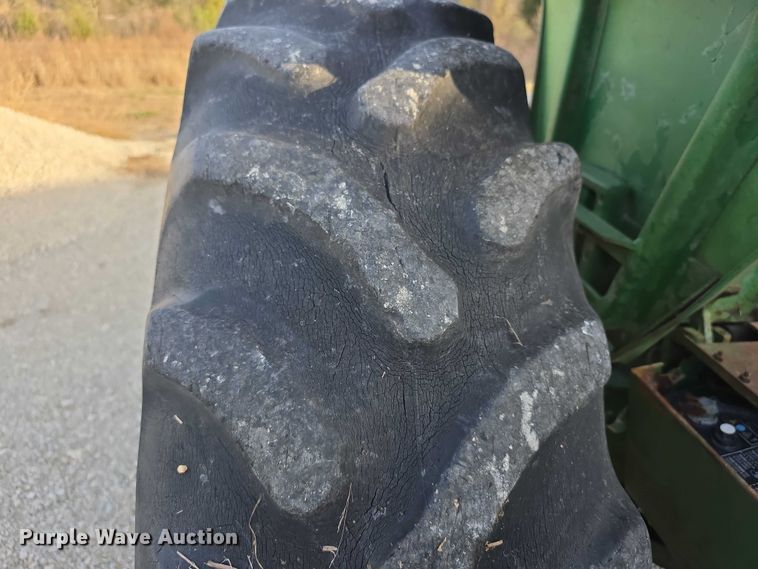 image for item DZ3523 1970 John Deere 2520 tractor