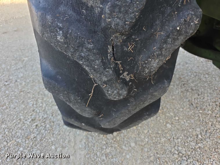 image for item DZ3523 1970 John Deere 2520 tractor