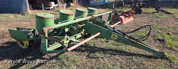 image for item DZ3562 John Deere 1240 planter