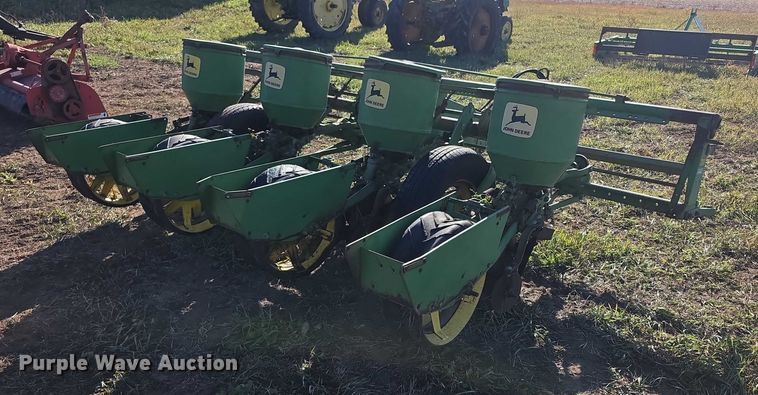 image for item DZ3562 John Deere 1240 planter