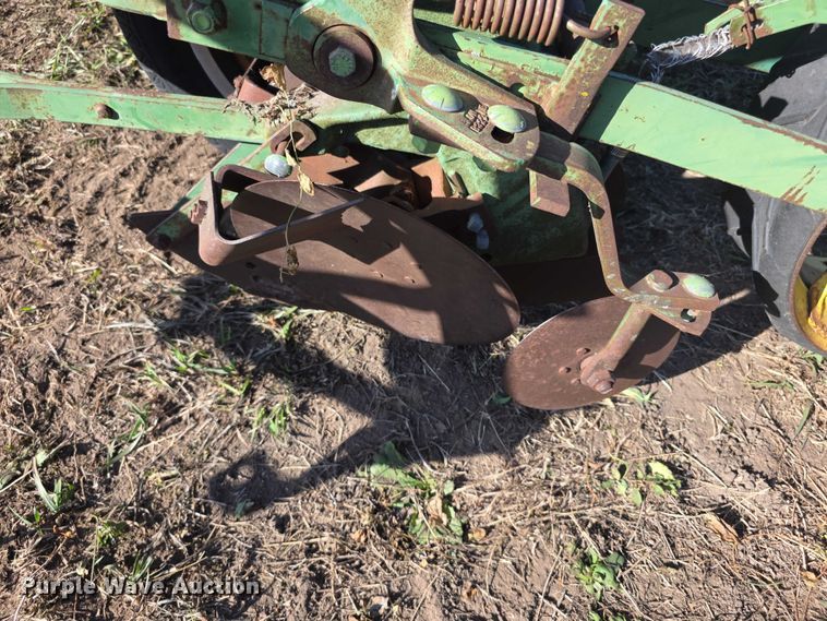 image for item DZ3562 John Deere 1240 planter