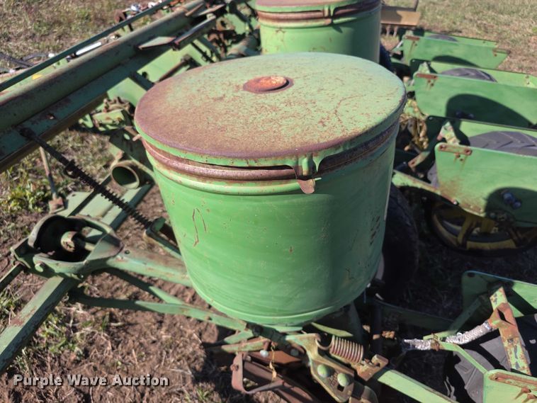 image for item DZ3562 John Deere 1240 planter