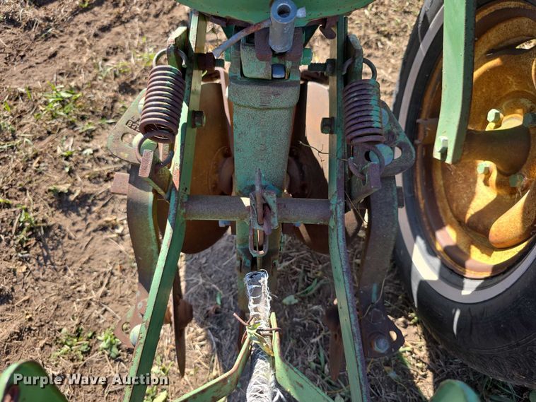 image for item DZ3562 John Deere 1240 planter