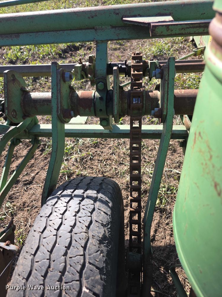 image for item DZ3562 John Deere 1240 planter
