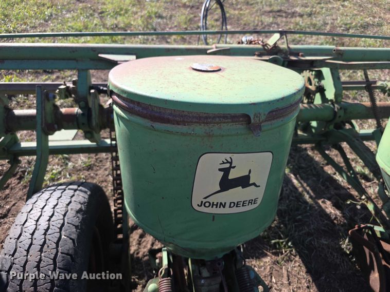 image for item DZ3562 John Deere 1240 planter