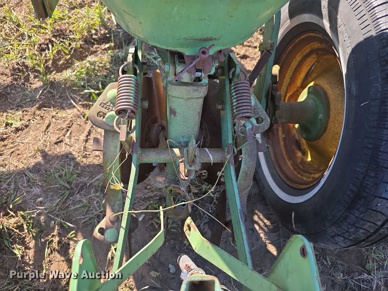 image for item DZ3562 John Deere 1240 planter