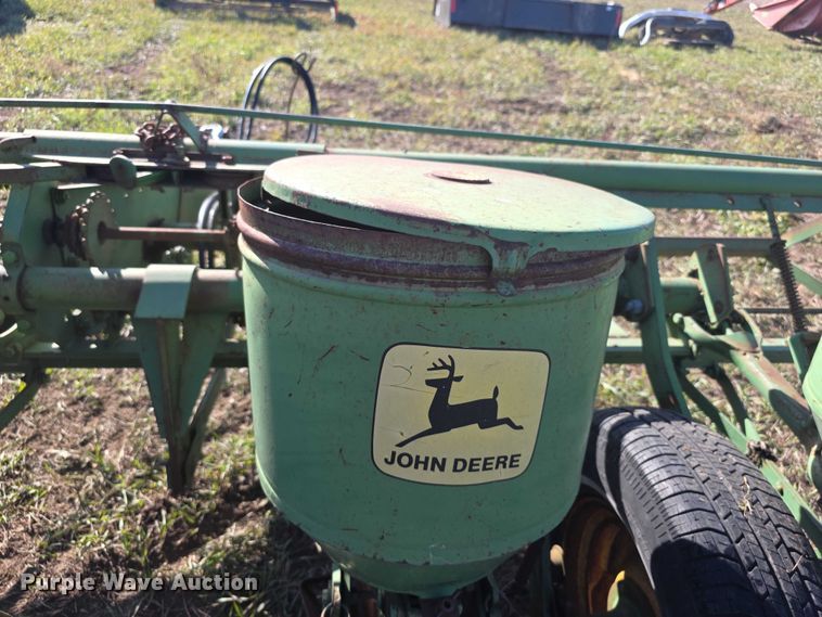 image for item DZ3562 John Deere 1240 planter