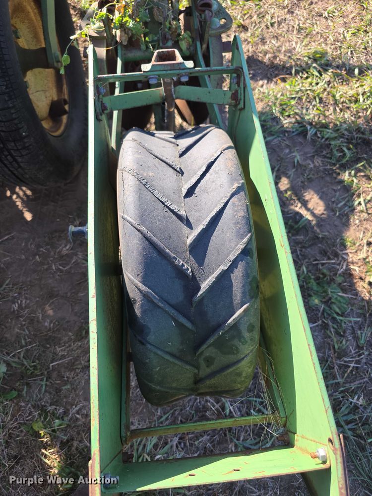 image for item DZ3562 John Deere 1240 planter