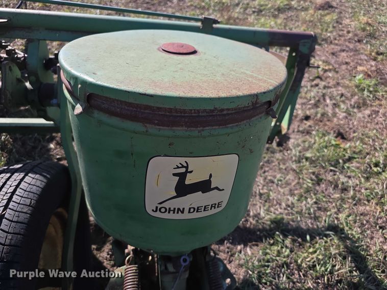image for item DZ3562 John Deere 1240 planter