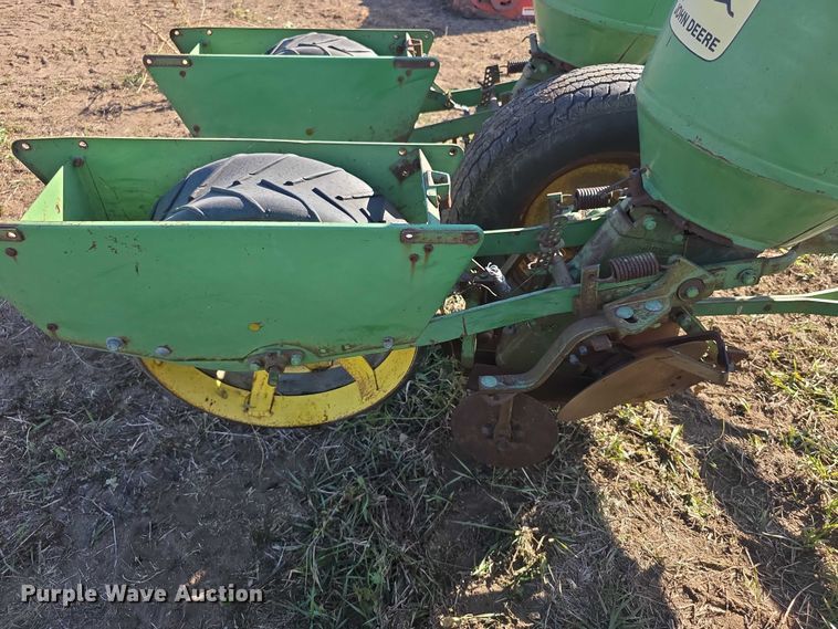 image for item DZ3562 John Deere 1240 planter