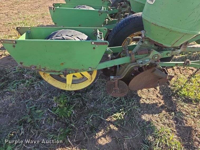 image for item DZ3562 John Deere 1240 planter
