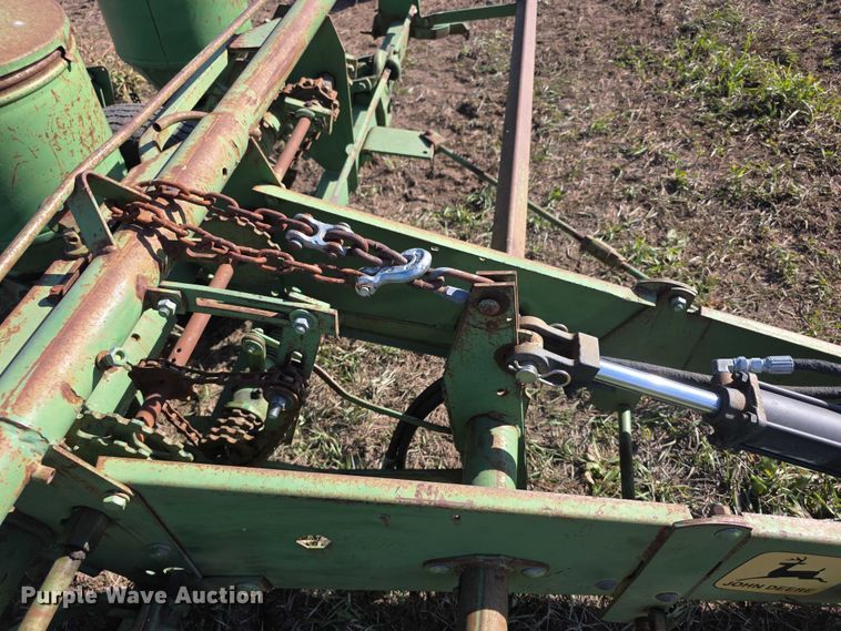 image for item DZ3562 John Deere 1240 planter