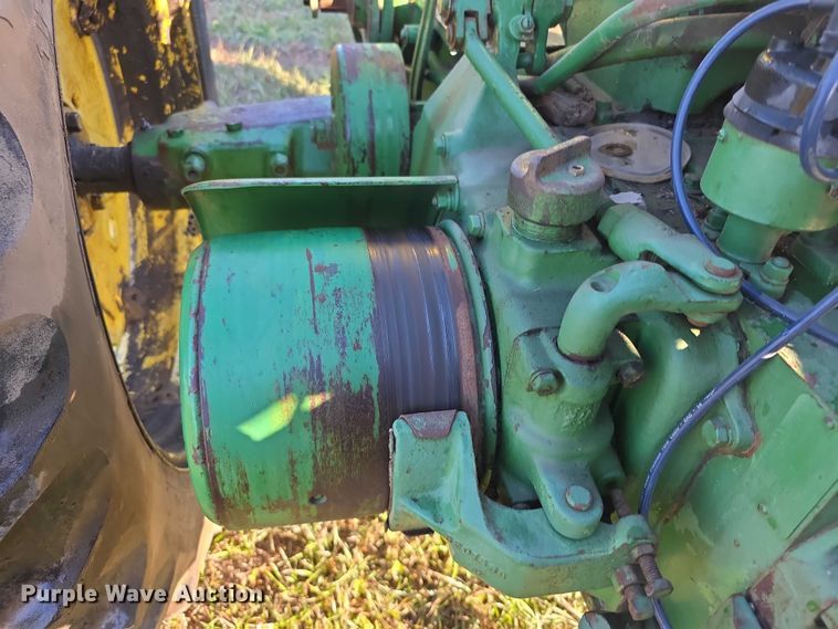 image for item DZ3564 John Deere 520 tractor