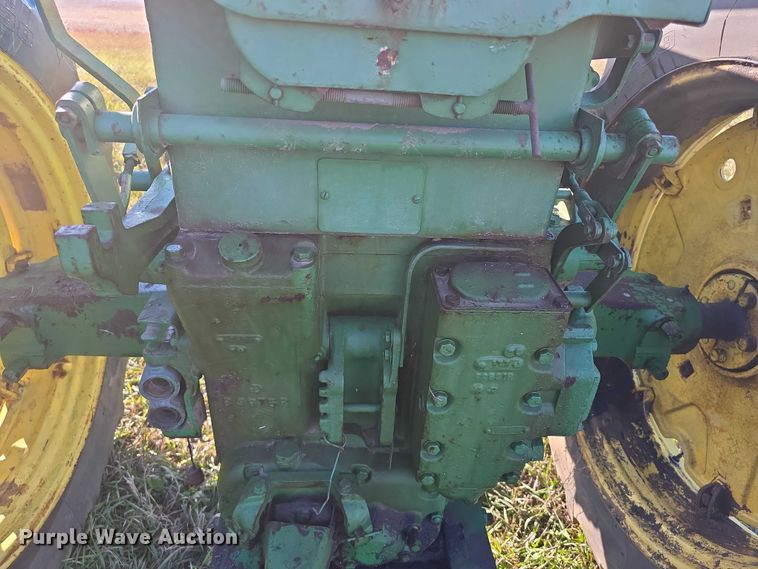 image for item DZ3564 John Deere 520 tractor