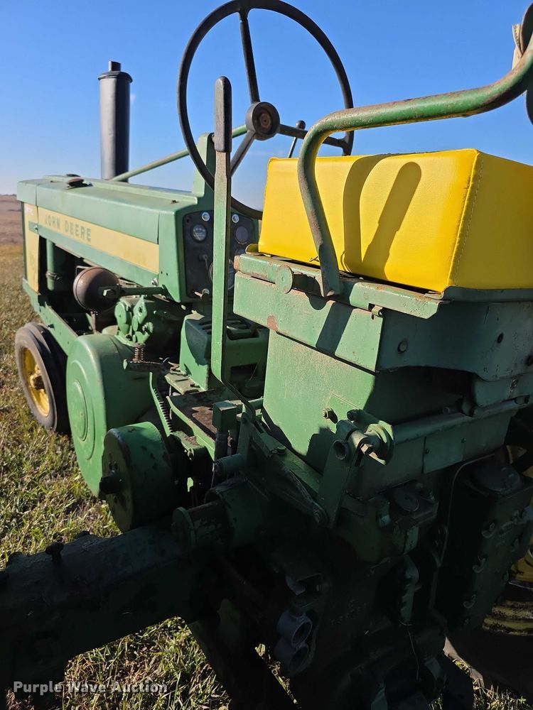 image for item DZ3564 John Deere 520 tractor