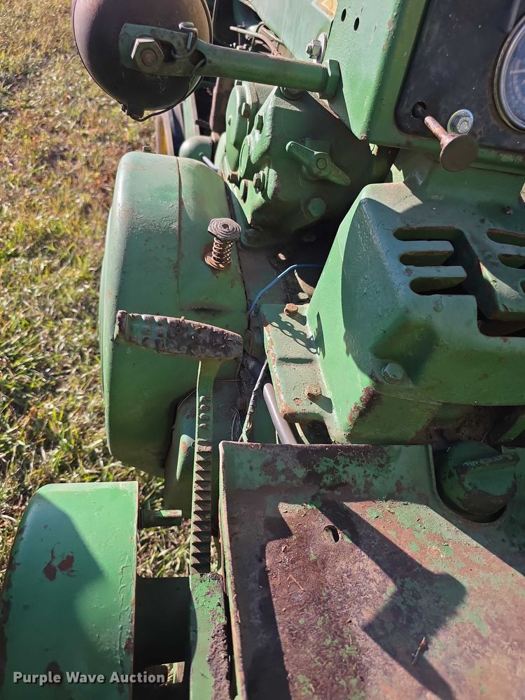 image for item DZ3564 John Deere 520 tractor