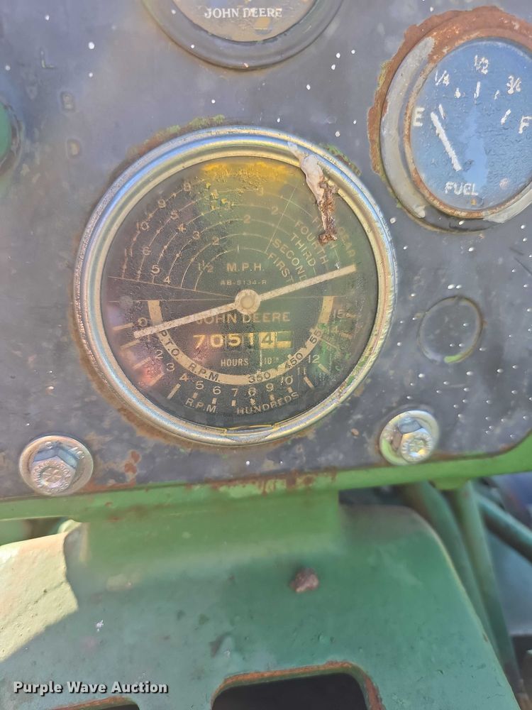 image for item DZ3564 John Deere 520 tractor