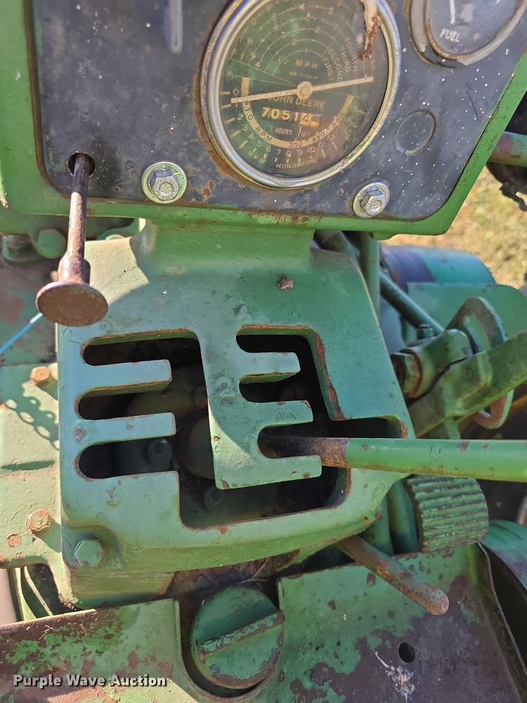 image for item DZ3564 John Deere 520 tractor