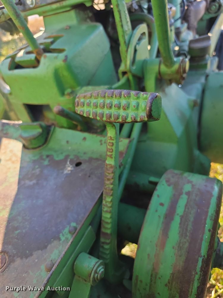 image for item DZ3564 John Deere 520 tractor