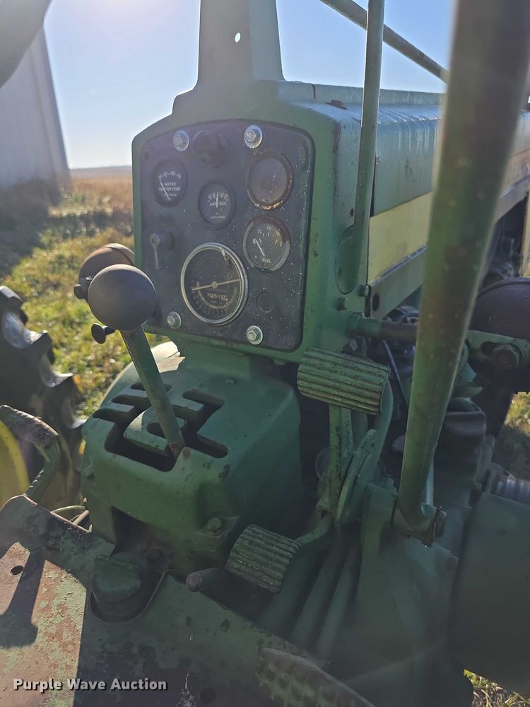 image for item DZ3564 John Deere 520 tractor