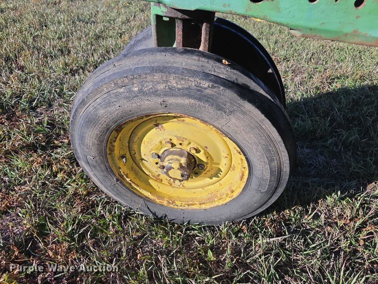 image for item DZ3564 John Deere 520 tractor