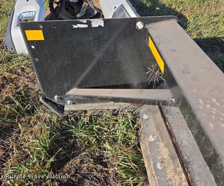 image for item DZ3567 John Deere SP10C skid steer snow pusher