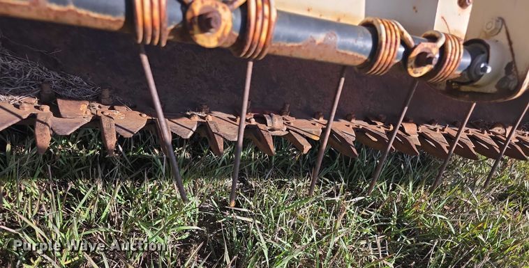 image for item DZ3569 Hesston Hydrostatic Swing 1014 swather / windrower