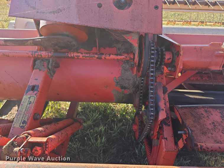 image for item DZ3569 Hesston Hydrostatic Swing 1014 swather / windrower