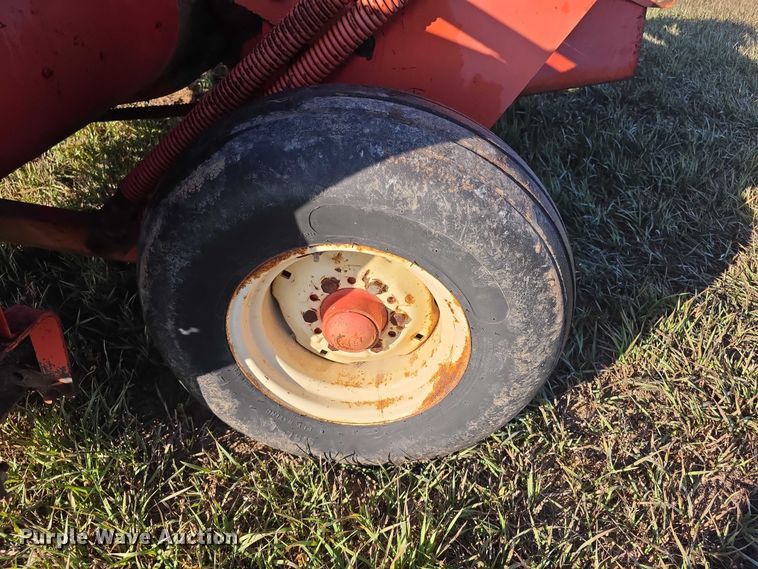 image for item DZ3569 Hesston Hydrostatic Swing 1014 swather / windrower