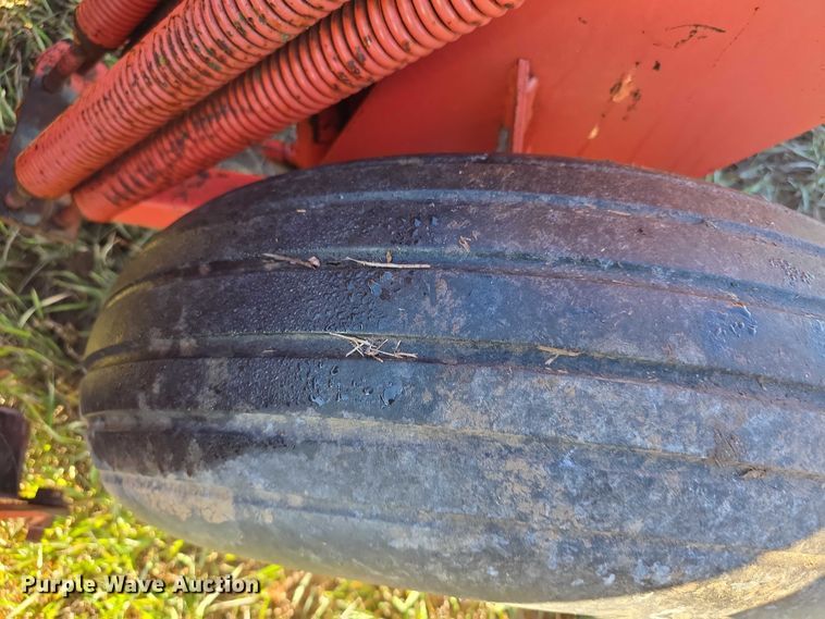 image for item DZ3569 Hesston Hydrostatic Swing 1014 swather / windrower