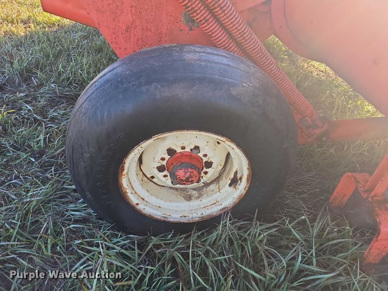 image for item DZ3569 Hesston Hydrostatic Swing 1014 swather / windrower