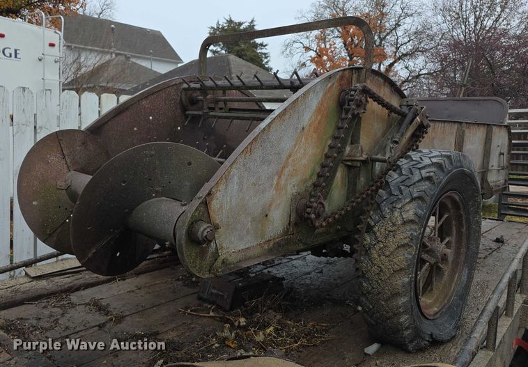 image for item DZ3585 Manure spreader