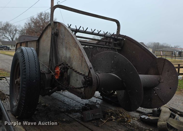 image for item DZ3585 Manure spreader