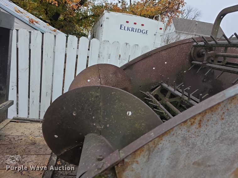 image for item DZ3585 Manure spreader