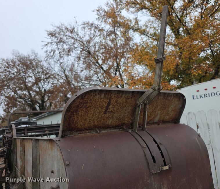 image for item DZ3585 Manure spreader