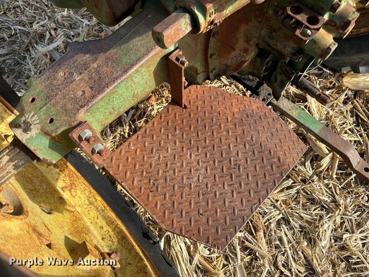 image for item EA2045 1951 John Deere B tractor