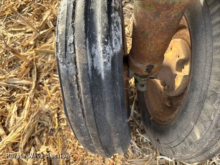 image for item EA2045 1951 John Deere B tractor