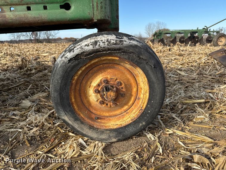 image for item EA2045 1951 John Deere B tractor