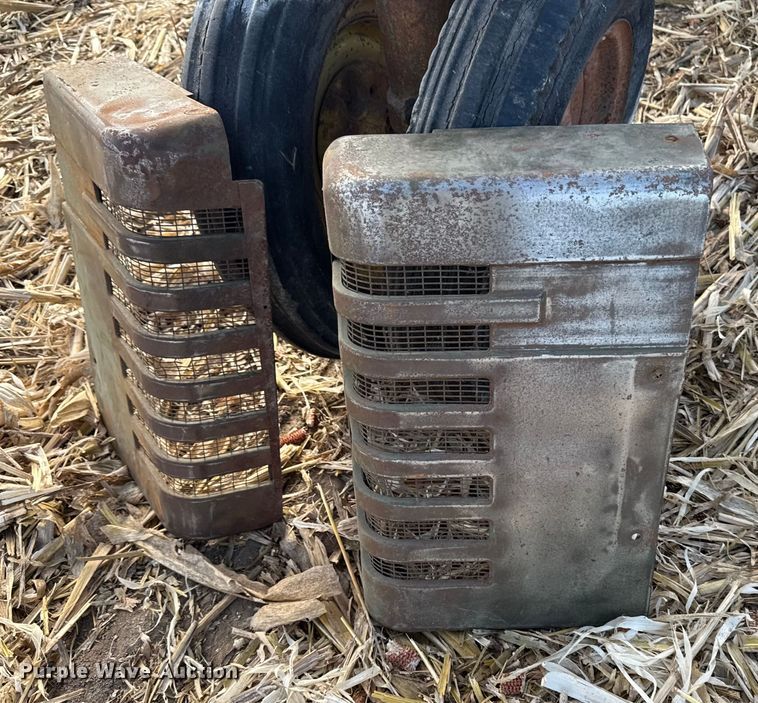 image for item EA2045 1951 John Deere B tractor