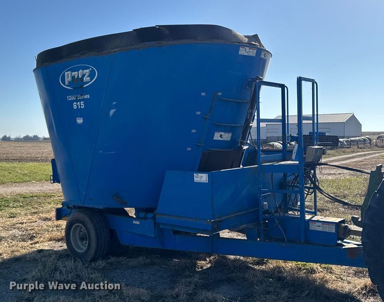 image for item EA2059 Patz 1200 Series 615 feed mixer