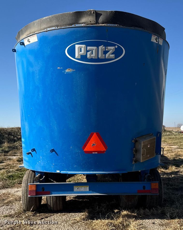 image for item EA2059 Patz 1200 Series 615 feed mixer