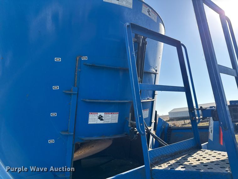 image for item EA2059 Patz 1200 Series 615 feed mixer