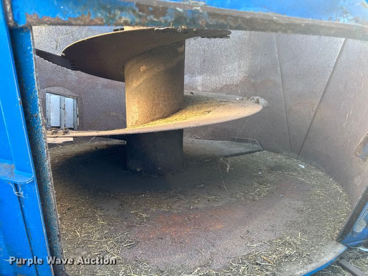 image for item EA2059 Patz 1200 Series 615 feed mixer