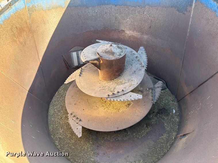 image for item EA2059 Patz 1200 Series 615 feed mixer