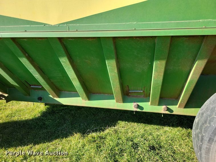 image for item EA2743 Crysteel Truckwagon grain cart