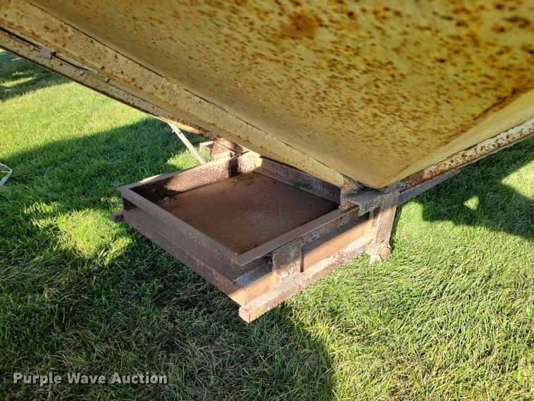 image for item EA2745 1971 Merrit grain trailer