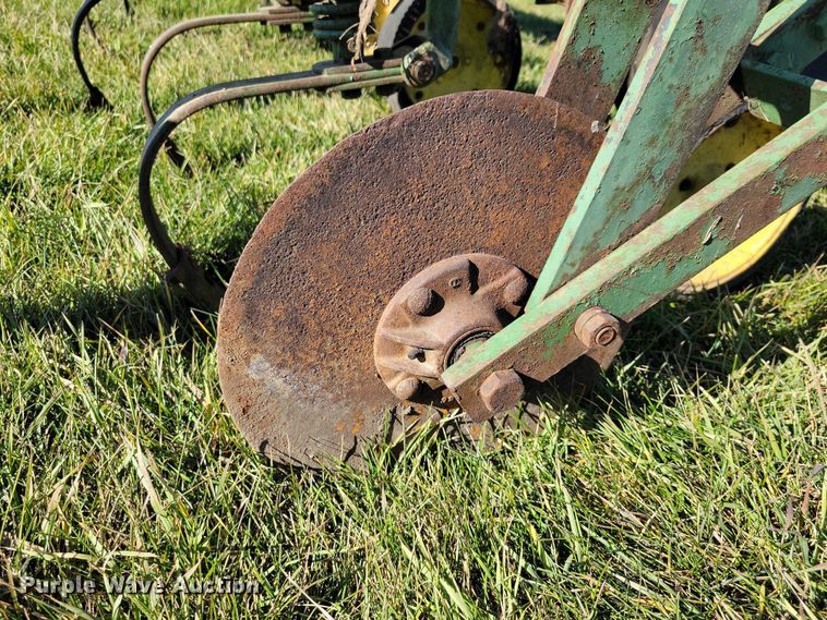 image for item EA2748 John Deere row crop cultivator