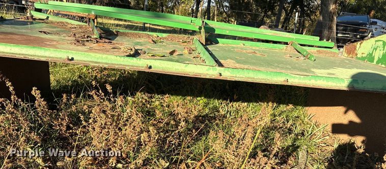 image for item EA7702 John Deere 995-5M swather / windrower head