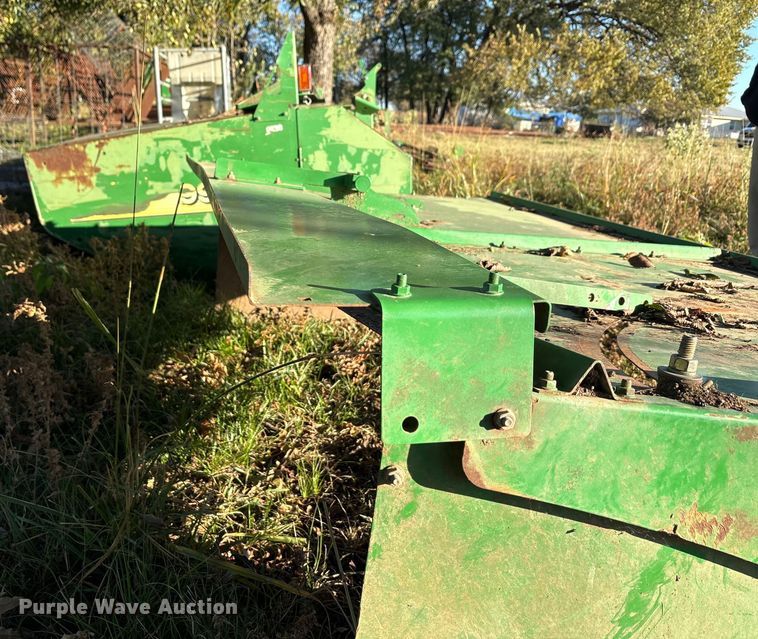 image for item EA7702 John Deere 995-5M swather / windrower head