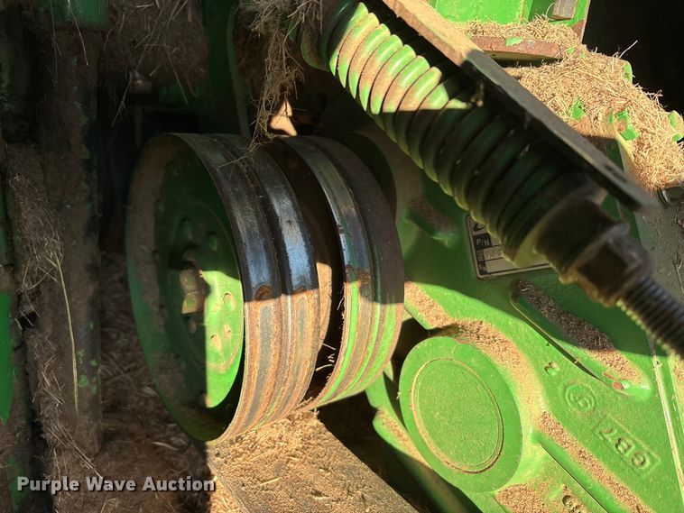 image for item EA7702 John Deere 995-5M swather / windrower head